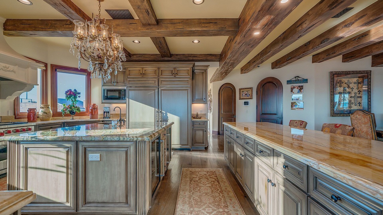 Photo of Kitchen in Peninsula