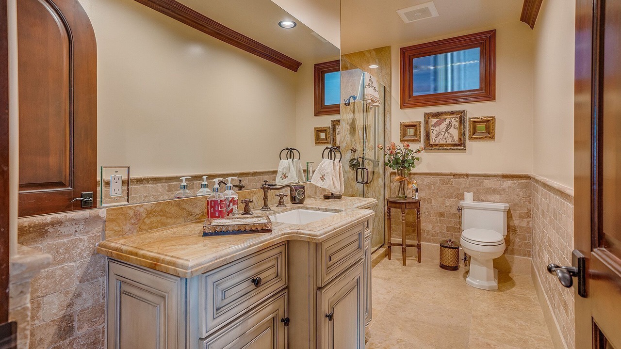 Photo of Bathroom in Peninsula