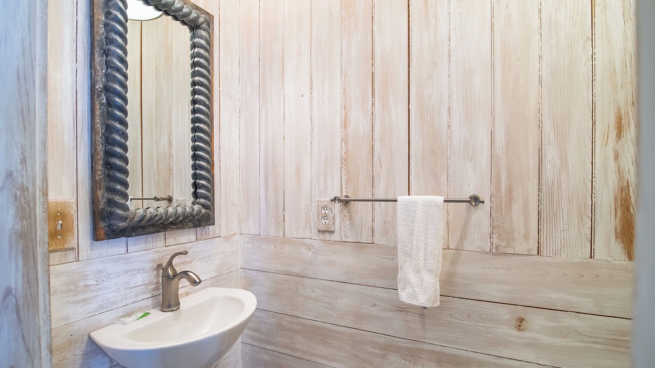Photo of Bathroom in Debordieu Colony