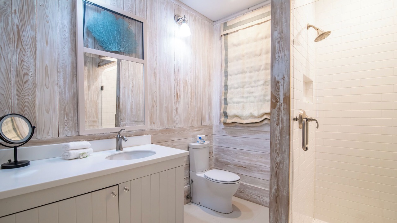 Photo of Bathroom in Debordieu Colony
