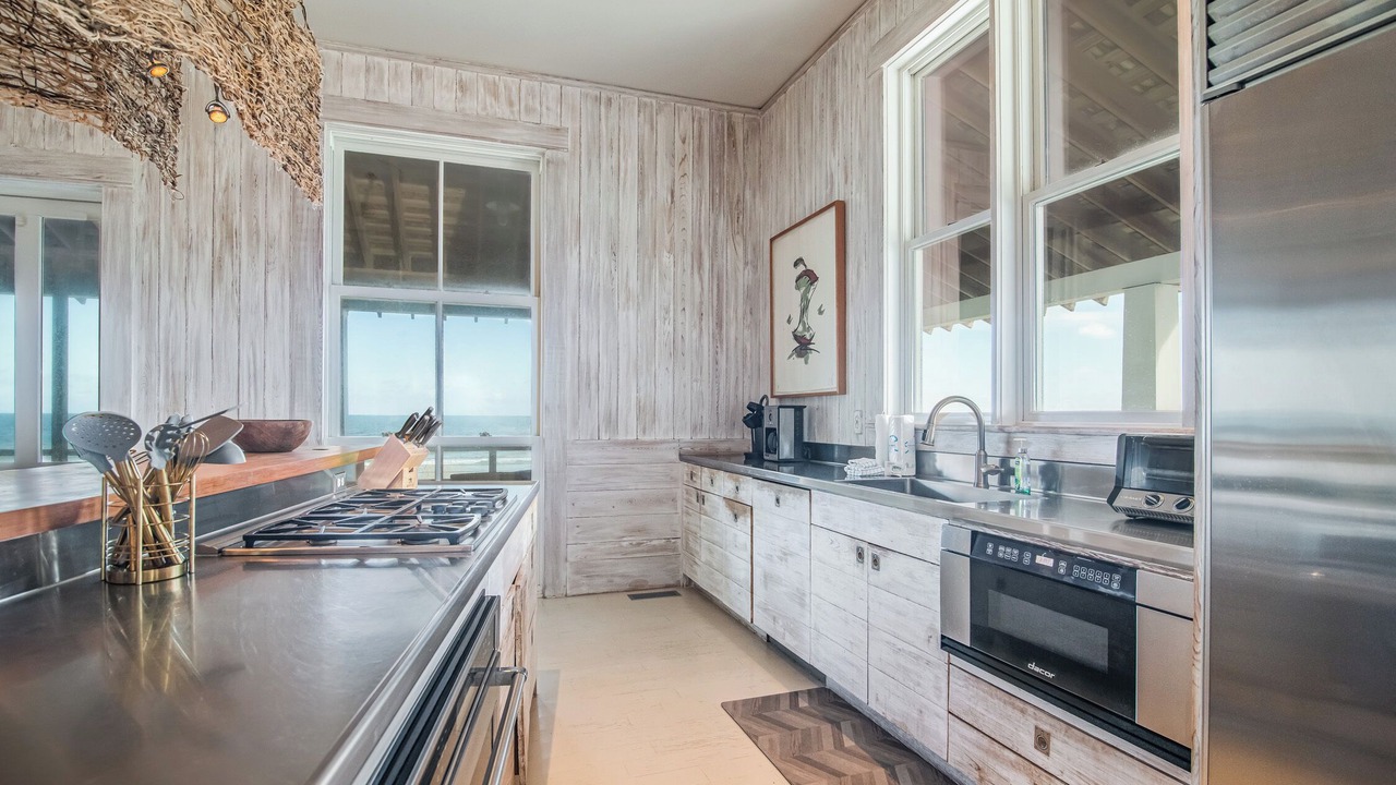 Photo of Kitchen in Debordieu Colony