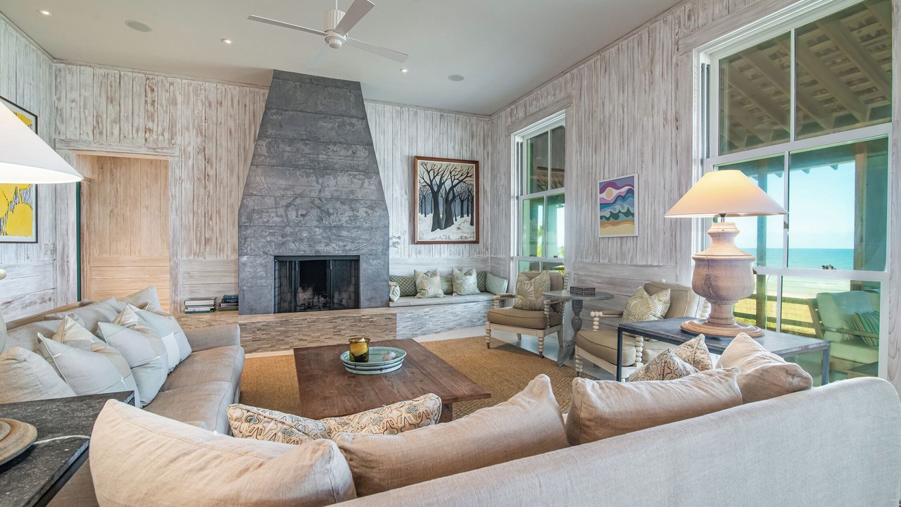 Photo of Livingroom in Debordieu Colony