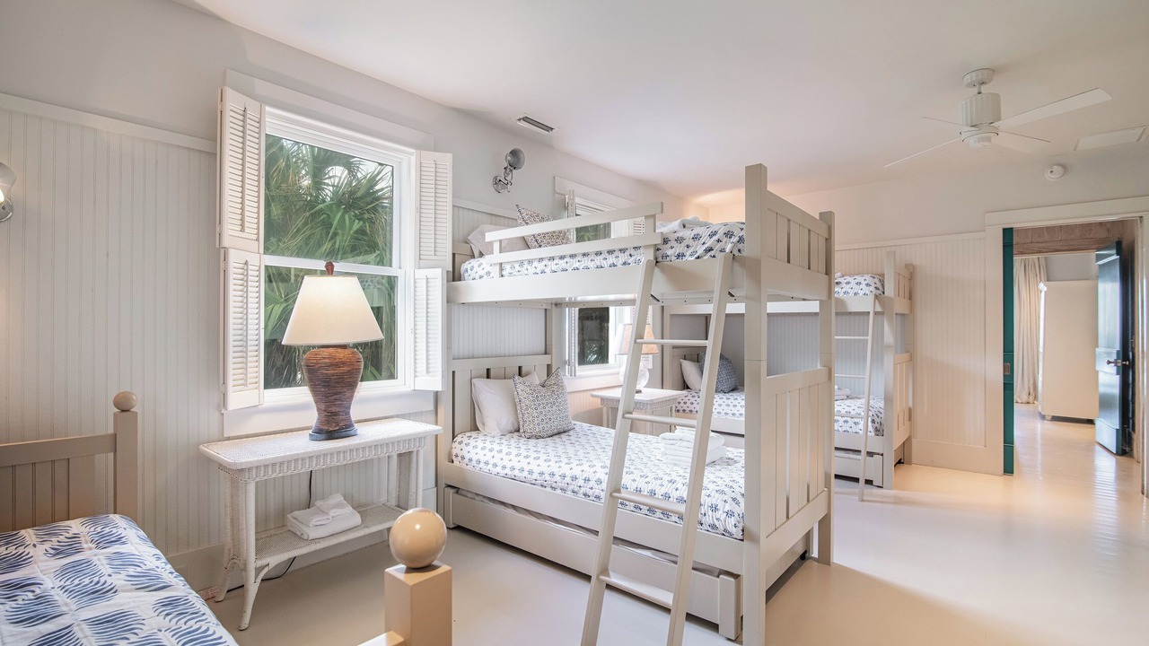 Photo of Bedroom in Debordieu Colony