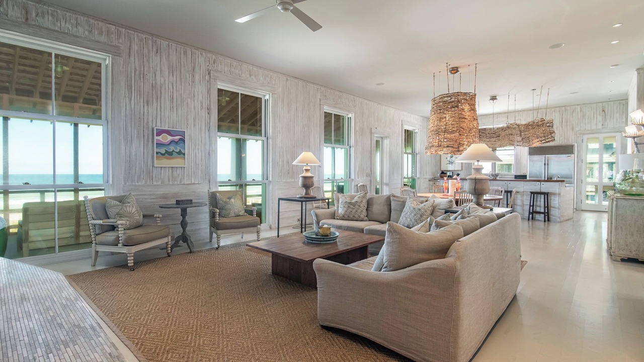 Photo of Livingroom in Debordieu Colony