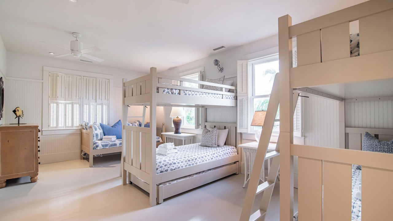 Photo of Bedroom in Debordieu Colony