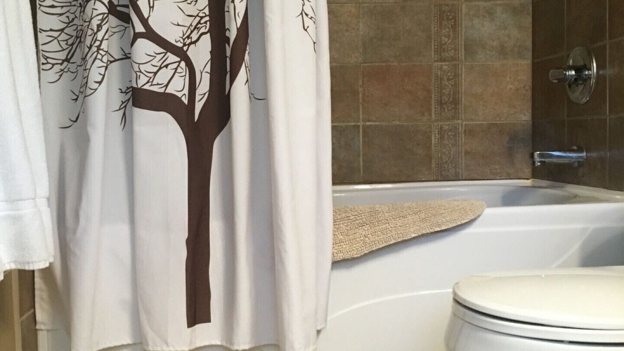 Photo of Bathroom in Brackendale