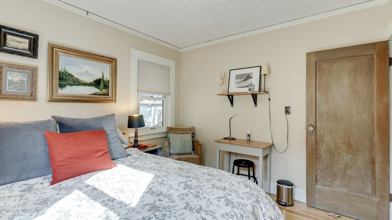 Photo of Bedroom in Sellwood-Moreland