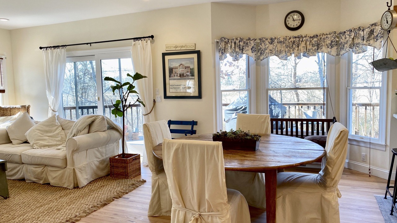 Photo of Livingroom in Westhampton