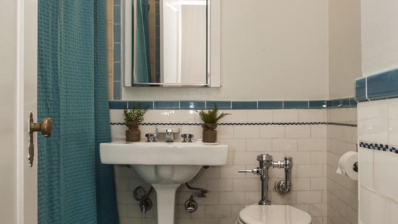 Photo of Bathroom in Tenderloin
