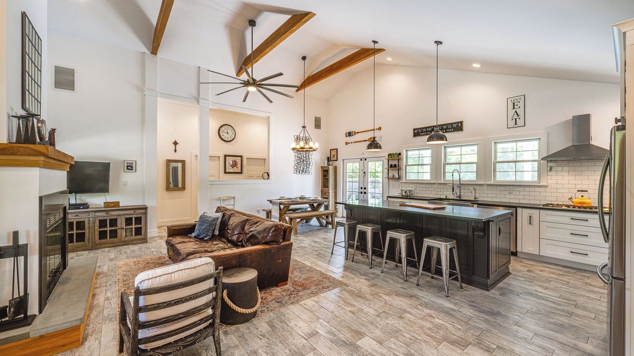 Photo of Livingroom in Hampton Bays