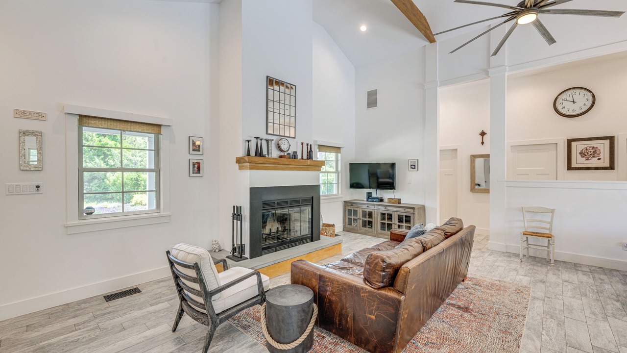 Photo of Livingroom in Hampton Bays