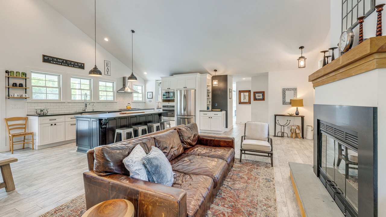 Photo of Livingroom in Hampton Bays