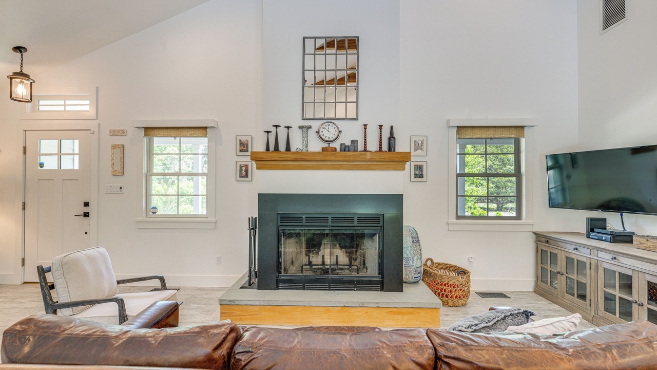 Photo of Livingroom in Hampton Bays