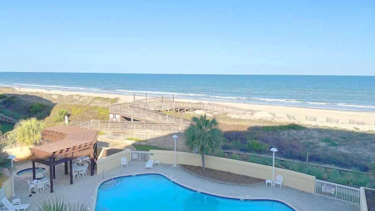 Photo of Patio Balcony in Litchfield by the Sea