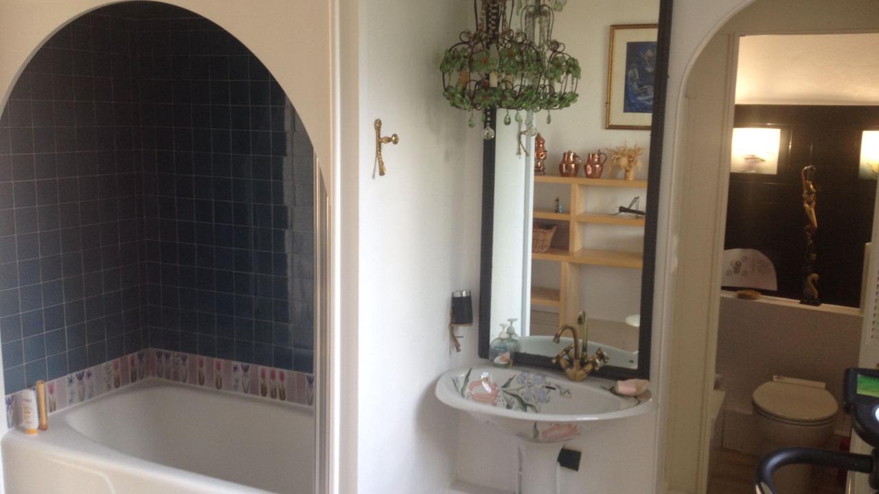 Photo of Bathroom in Oullins