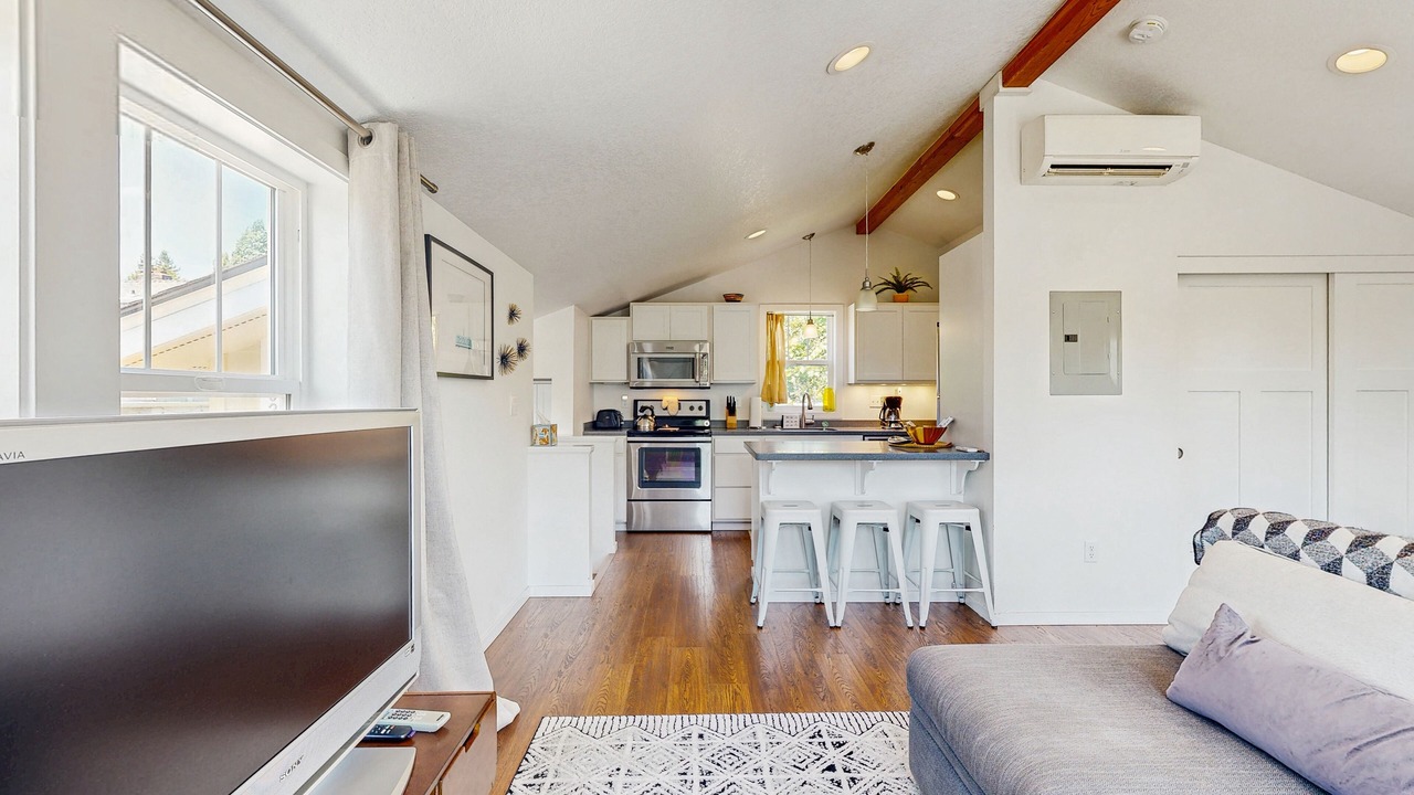 Photo of Livingroom in Alameda