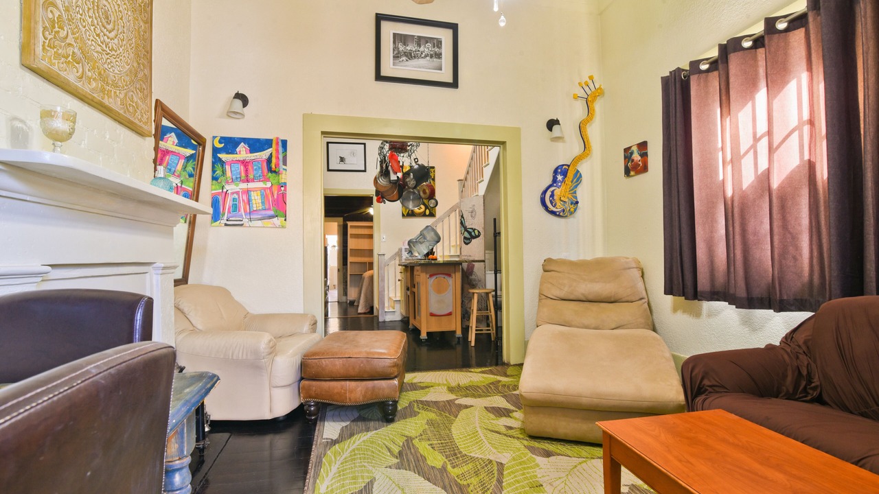 Photo of Livingroom in Algiers Point