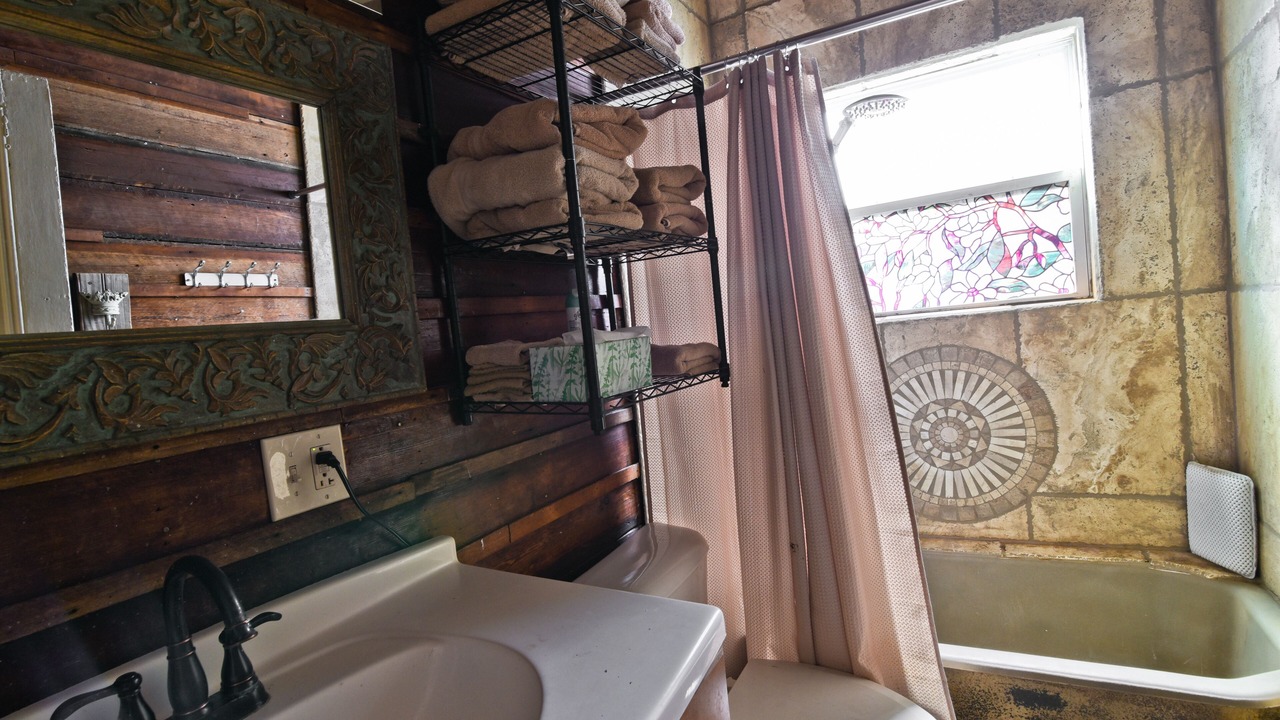 Photo of Bathroom in Algiers Point