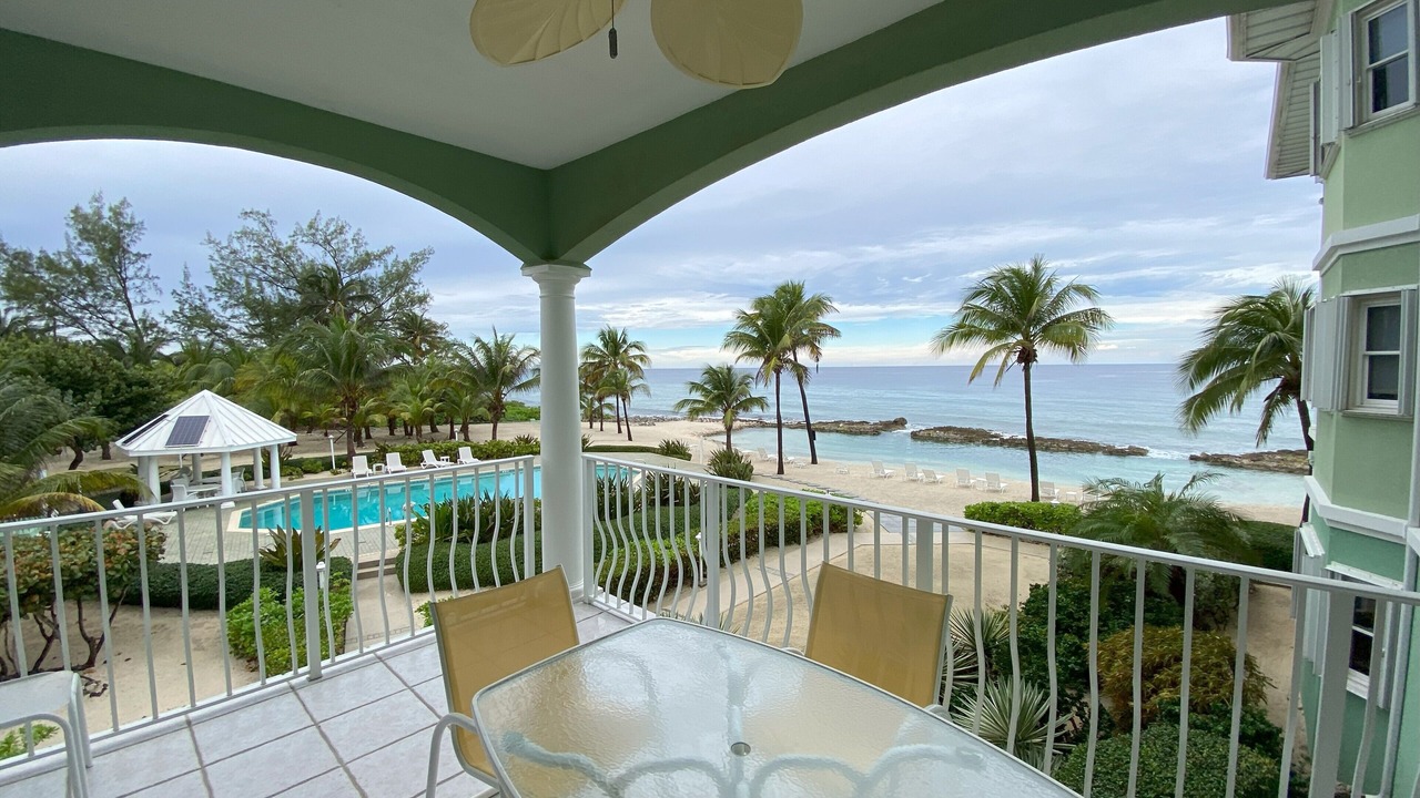 Photo of Patio Balcony in Old Man Bay