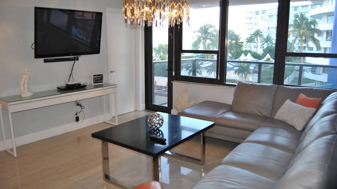 Photo of Patio Balcony in Mid Beach