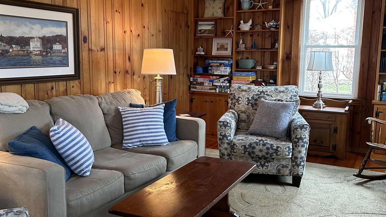 Photo of Livingroom in Westbrook Center