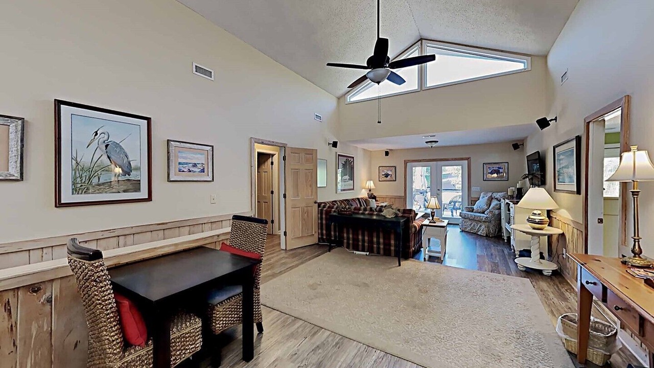Photo of Livingroom in North Litchfield Beach