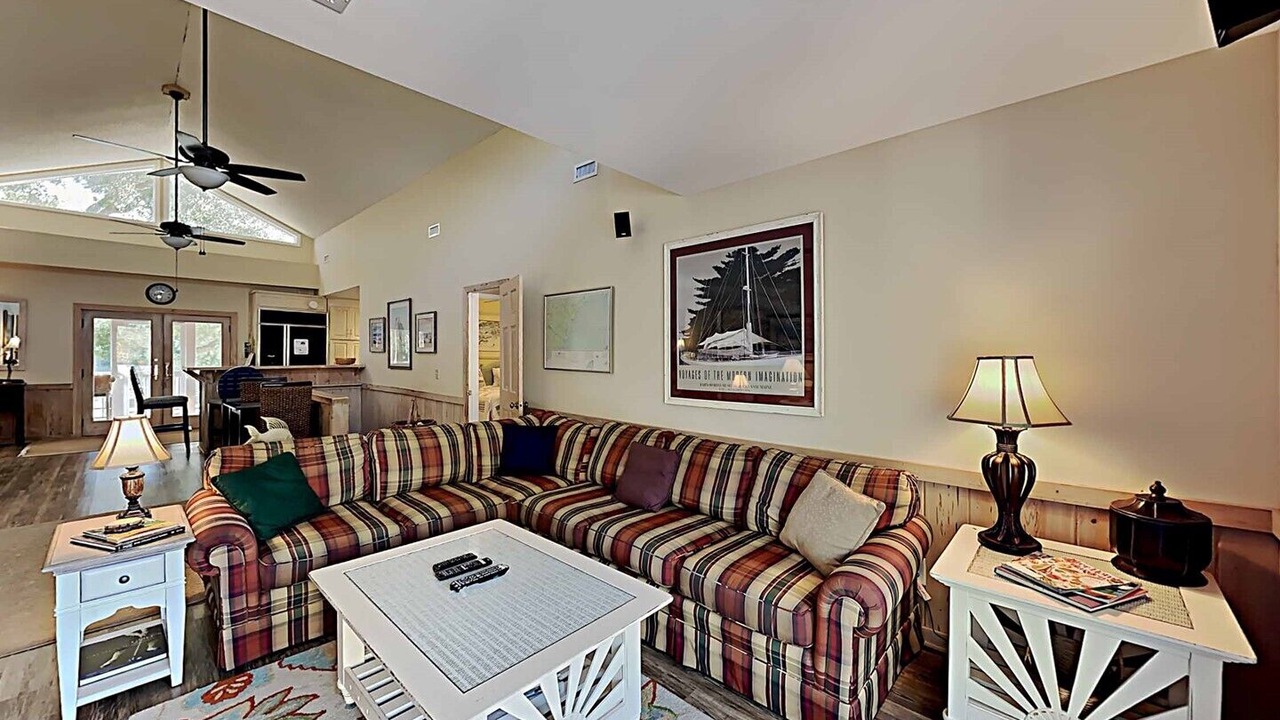 Photo of Livingroom in North Litchfield Beach