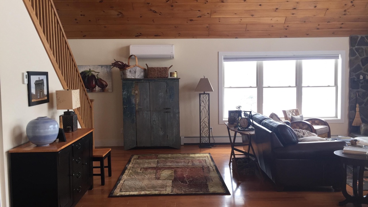 Photo of Livingroom in Town of Delaware