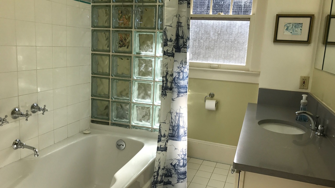 Photo of Bathroom in East Queen Anne