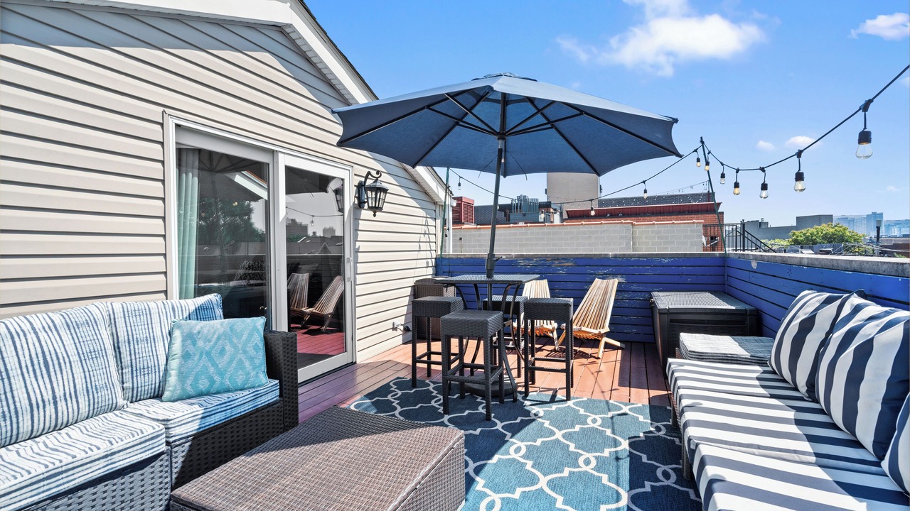 Photo of Outdoor in Lakeview