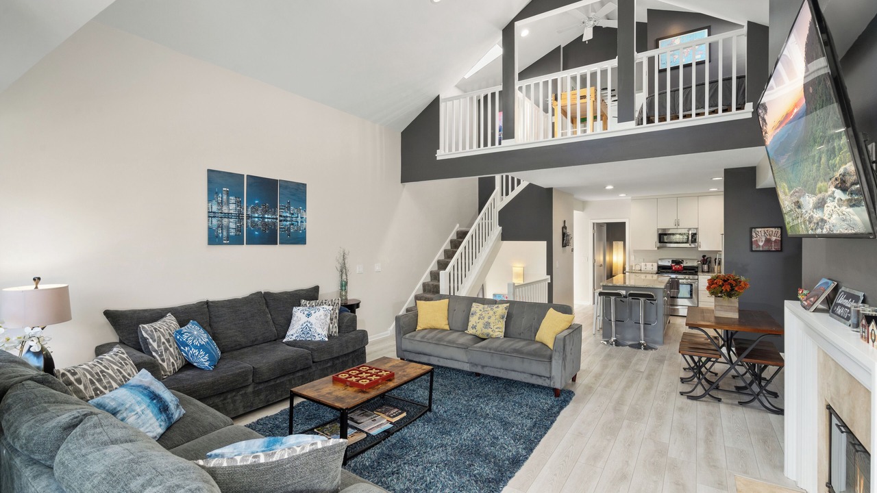 Photo of Livingroom in Lakeview