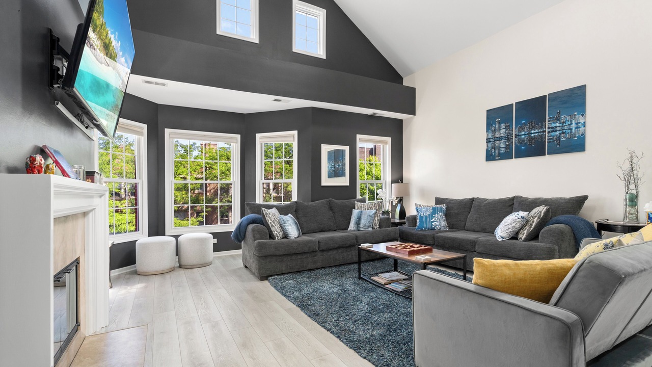 Photo of Livingroom in Lakeview