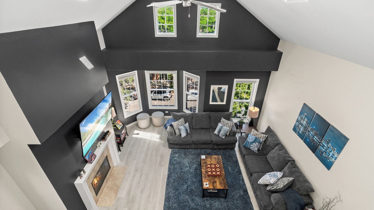 Photo of Livingroom in Lakeview