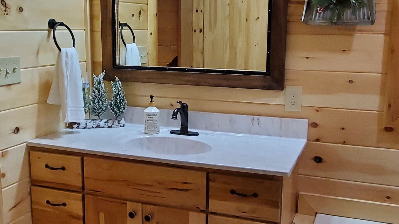 Photo of Bathroom in Gatlinburg - Pigeon Forge