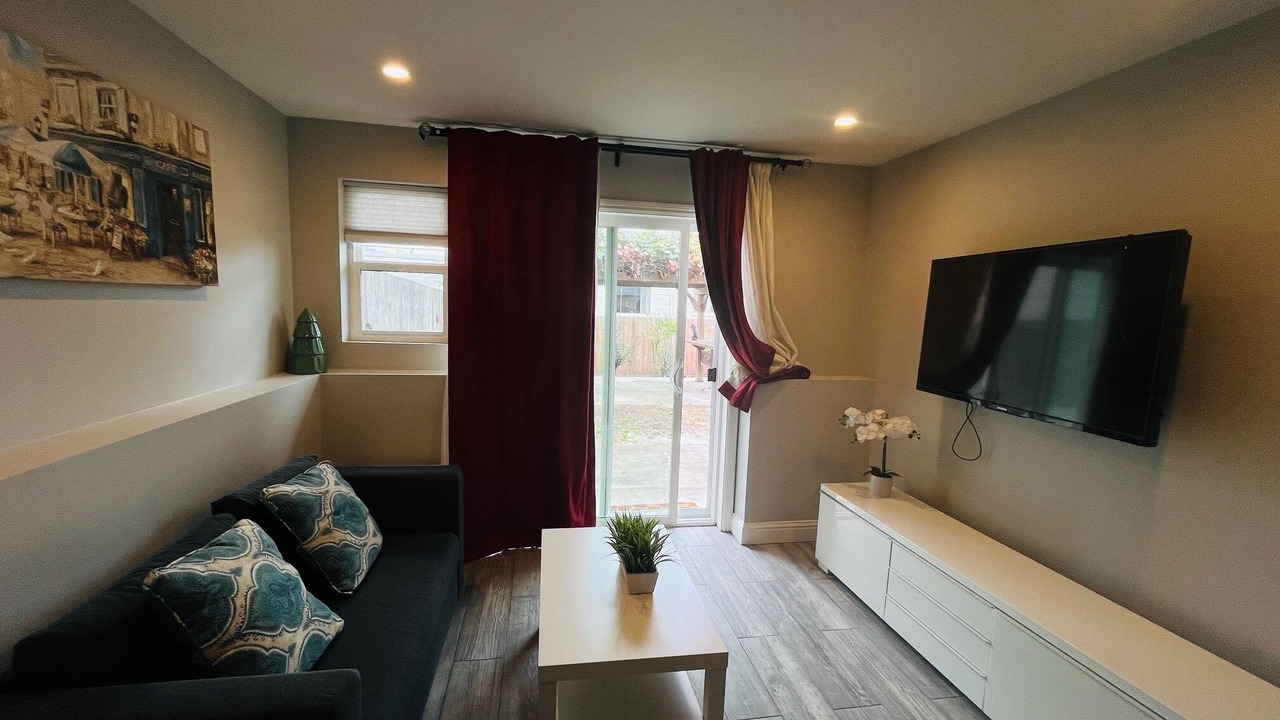 Photo of Livingroom in Lakeshore