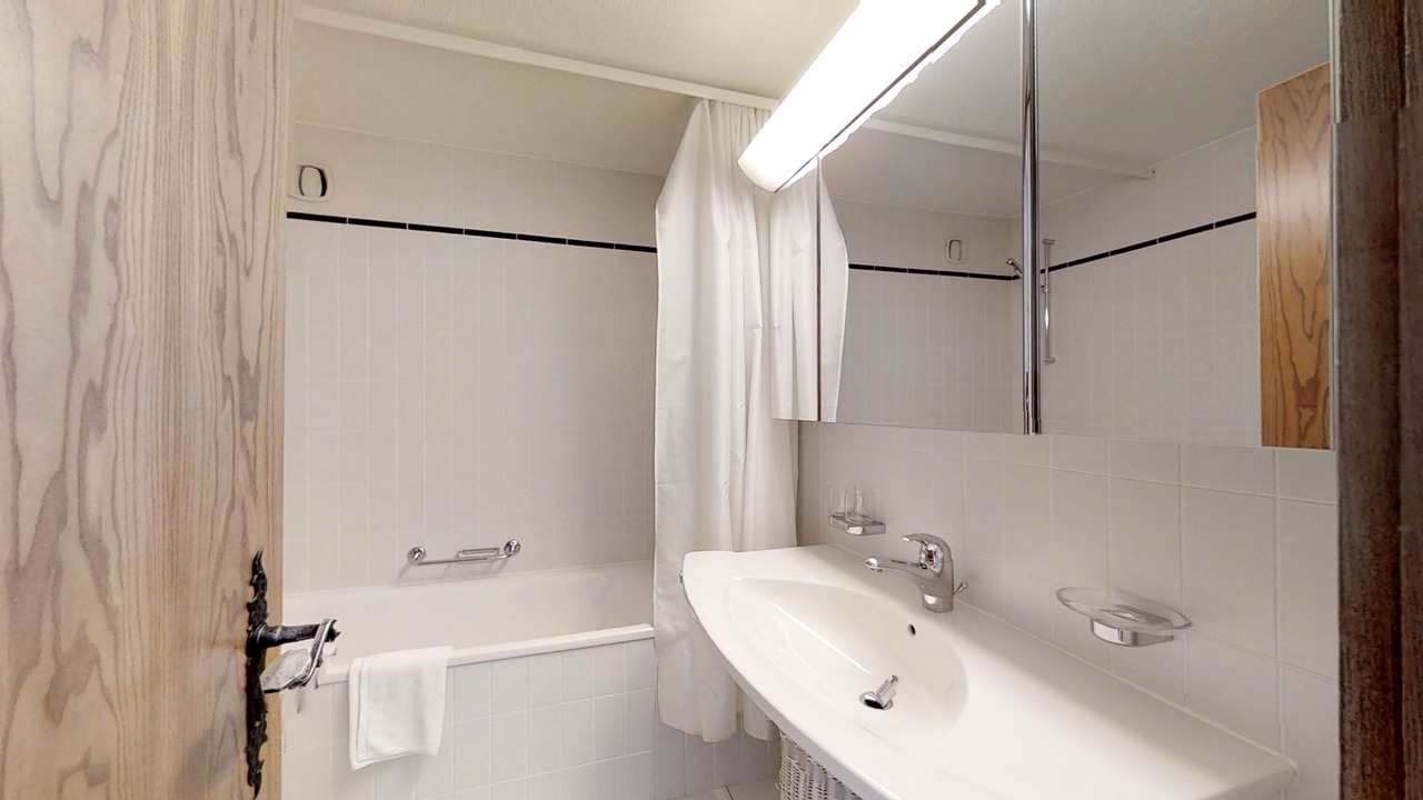 Photo of Bathroom in Silvaplana