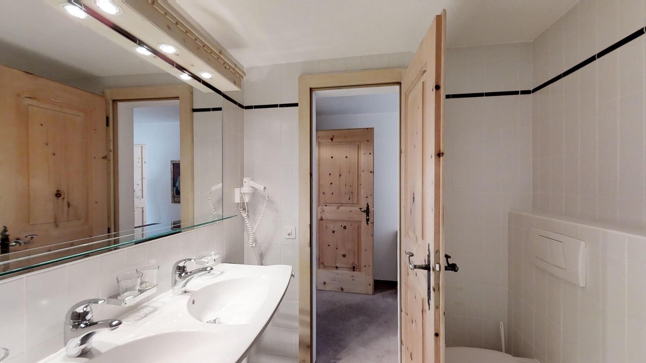Photo of Bathroom in Silvaplana