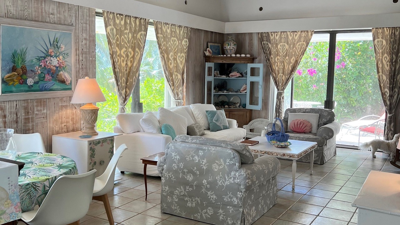 Photo of Livingroom in Savannah Sound