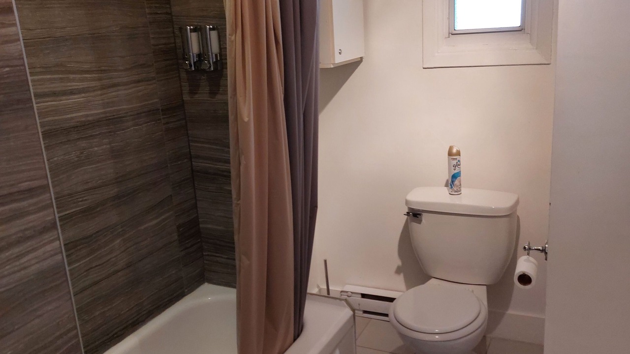 Photo of Bathroom in Longueuil