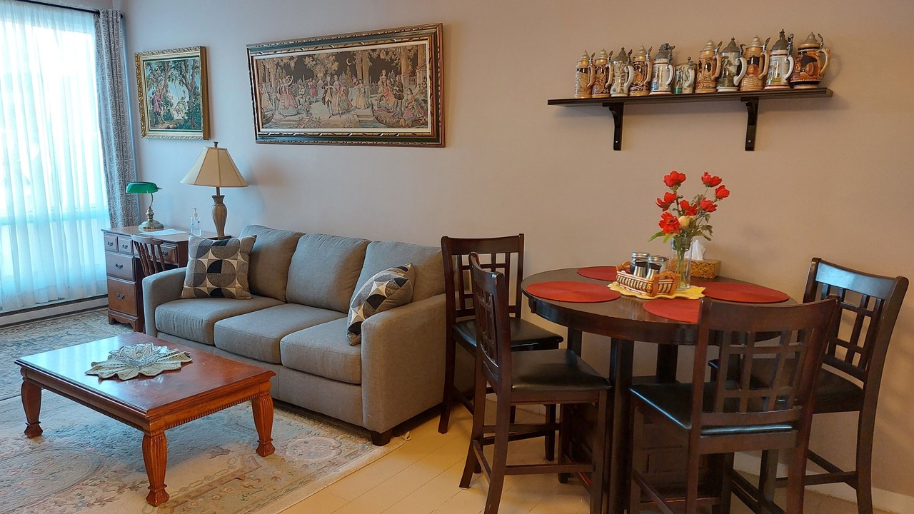 Photo of Livingroom in Longueuil