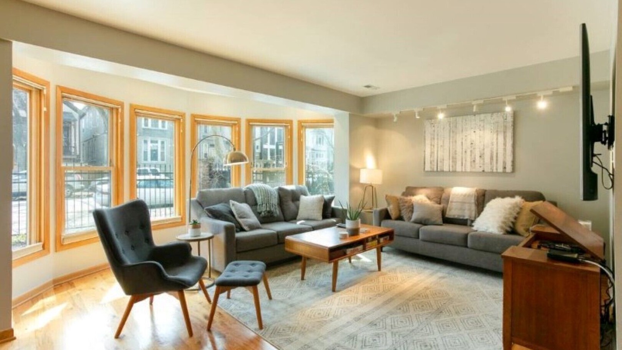 Photo of Livingroom in Lakeview