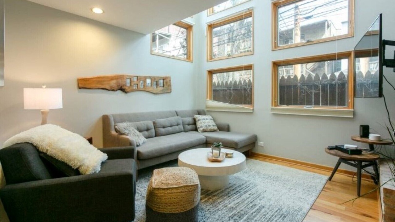 Photo of Livingroom in Lakeview
