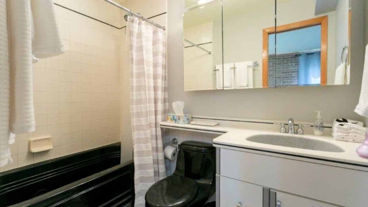 Photo of Bathroom in Lakeview