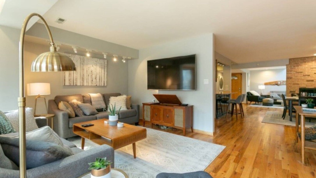Photo of Livingroom in Lakeview
