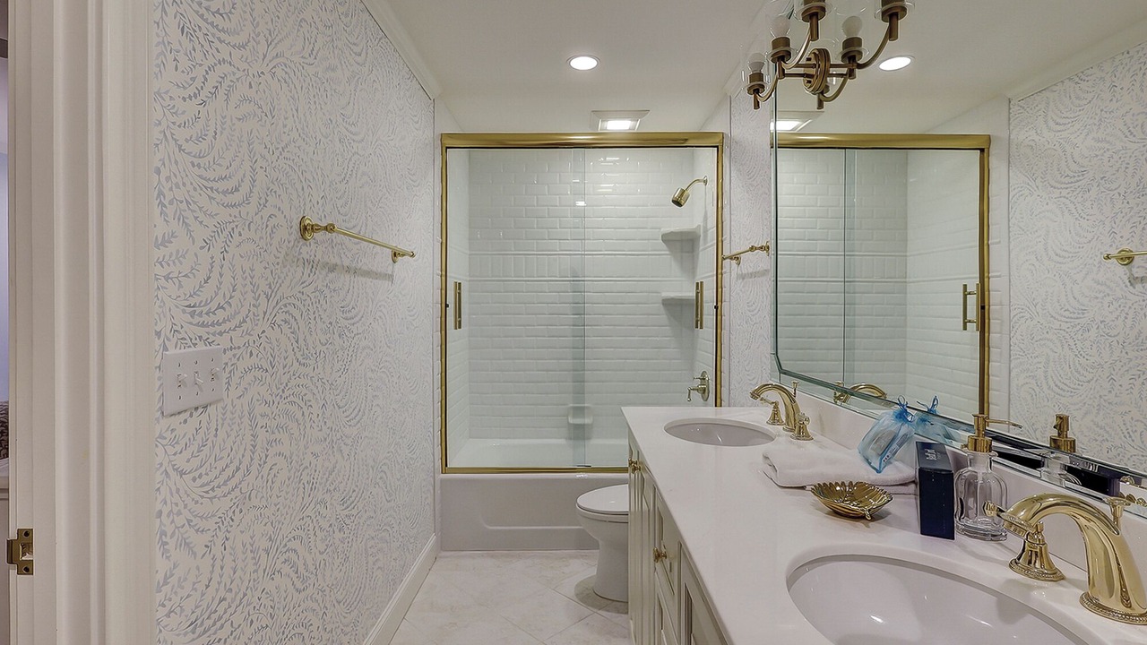 Photo of Bathroom in Beach Lagoon