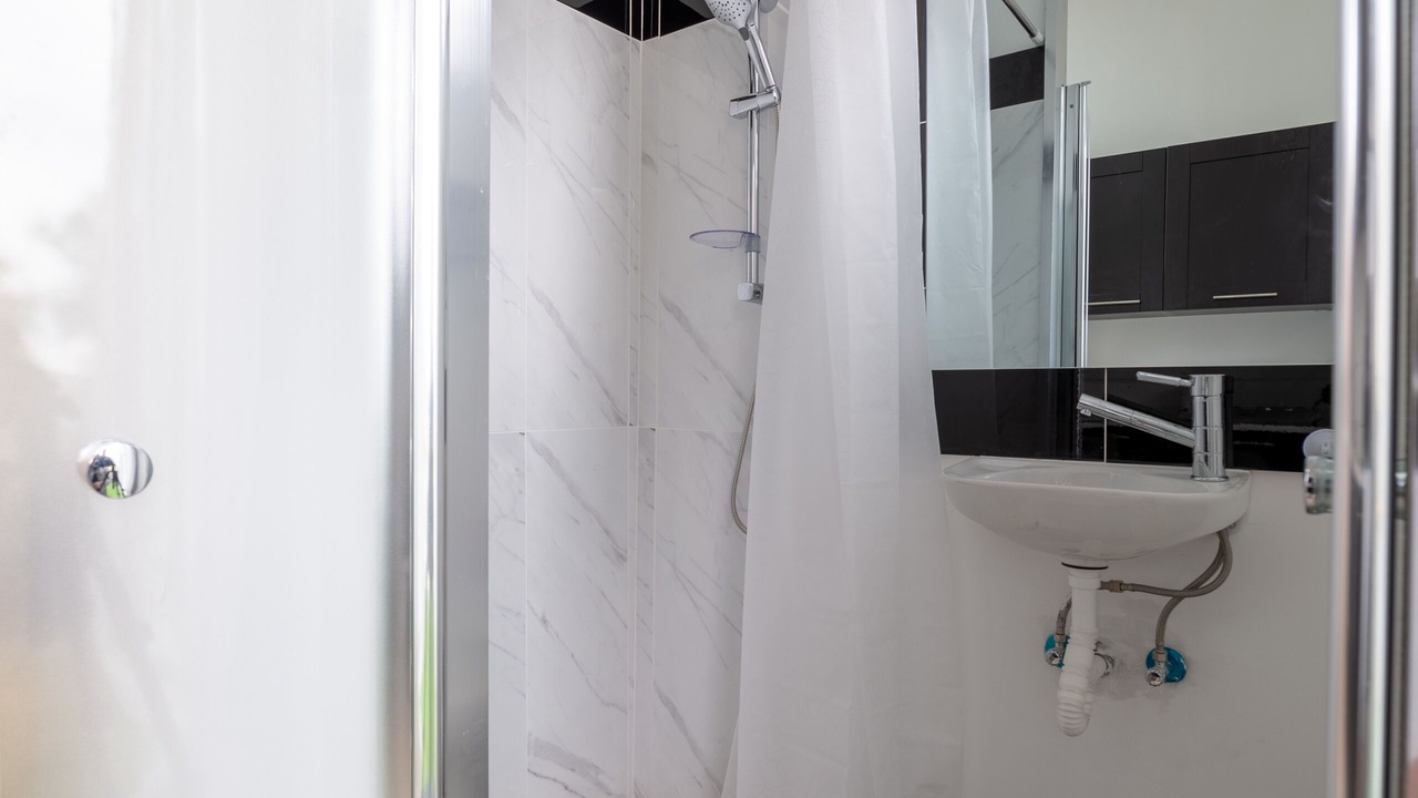 Photo of Bathroom in Florentin