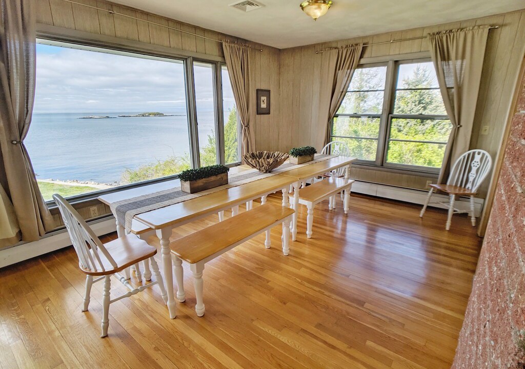Photo of Livingroom in Westbrook Center