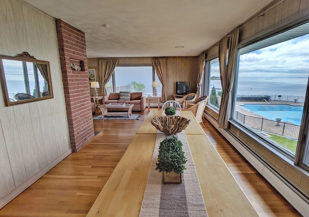 Photo of Livingroom in Westbrook Center