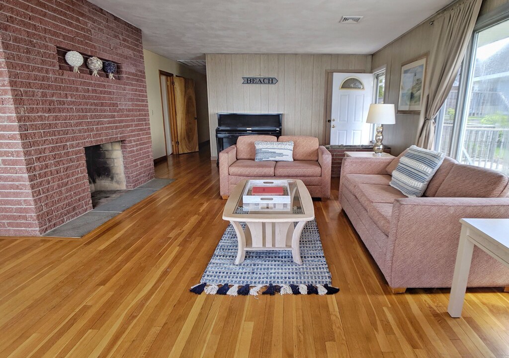 Photo of Livingroom in Westbrook Center