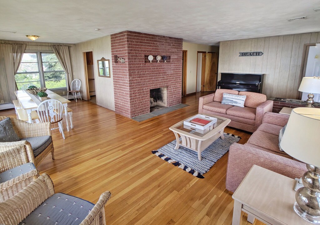 Photo of Livingroom in Westbrook Center